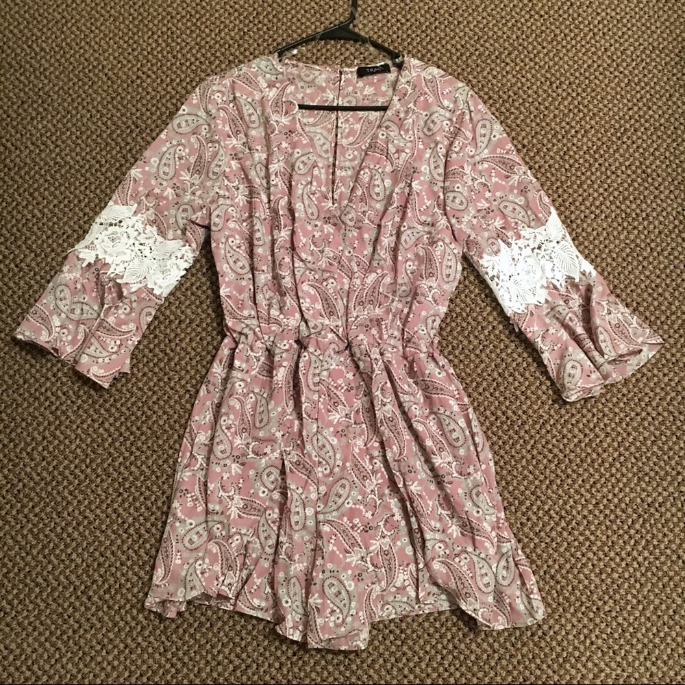 Plus Size Mauve & Floral Crochet Sleeves Surplice